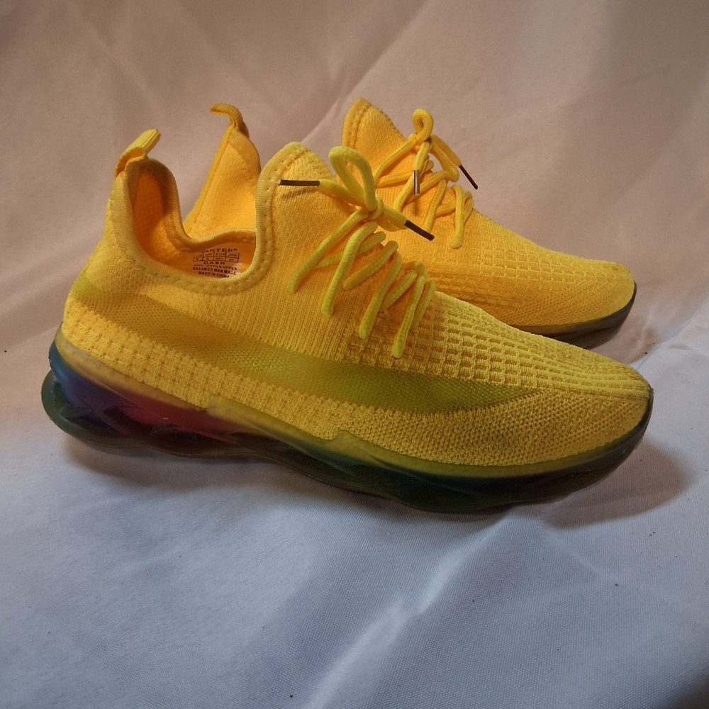 Womens WANTED 8 Pace Yellow Sneakers Sz. 8